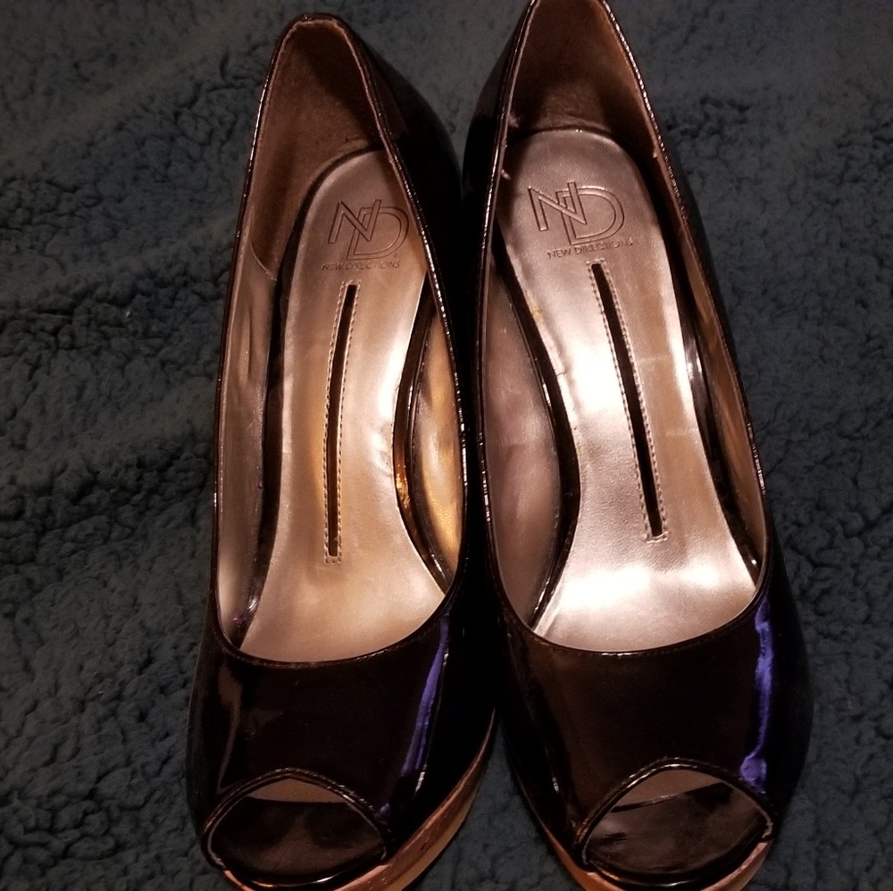 Wedge heel peep toe